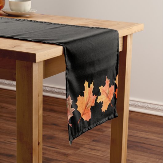 Gouden Herfst Maple Bladeren Zwart Korte Tafelloper (Voorbeeld)