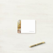 Gouden herfst, weg in bos post-it® notes (Op bureau)