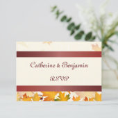 Gouden herfstbladeren met rode bruiloft RSVP Kaartje (Staand voorkant)