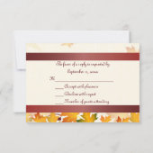 Gouden herfstbladeren met rode bruiloft RSVP Kaartje (Achterkant)