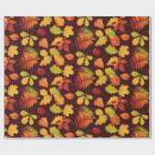 Gouden herfstbladprint op bordeauxrood cadeaupapier (Vlak)
