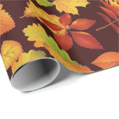 Gouden herfstbladprint op bordeauxrood cadeaupapier (Rol Hoek)