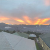 Gouden horizon – Stralen boven mistige bergen Sticker (Voorkant)