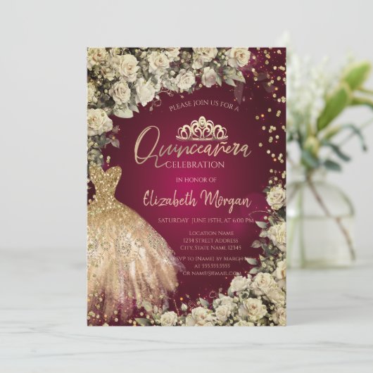 Gouden jurk Tiara, Rozen Bourgondië Quinceañera Kaart (Staand voorkant)