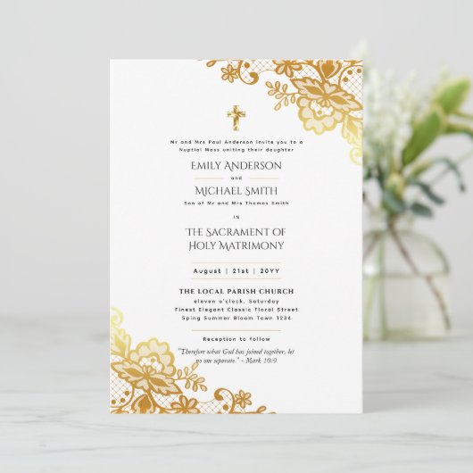 Gouden Kant Katholieke Nuptial Mass Bruiloft Kaart (Staand voorkant)