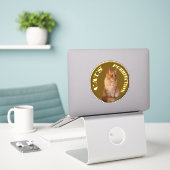 Gouden kattenmunten met gemberkat, sticker (Laptop op bureau)