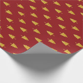 Gouden kerstbomen op rode achtergrond cadeaupapier (Hoek)