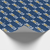 Gouden Kerstboog voor 2025 op Blauw Cadeaupapier (Hoek)