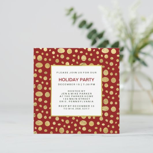 Gouden kerstfeest uitnodiging op rood (Staand voorkant)