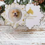 Gouden Kerstmis Bloemen Pet's Eerste Kerstmis Foto Ornament Kaart<br><div class="desc">Laat een feestelijke stortvloed van gouden kerst botanische omringen uw favoriete huisdier foto dit vakantieseizoen. Pas eenvoudig de voor- en achterkant van deze papieren ornamenten kaart aan met uw persoonlijke gegevens om de perfecte vakantiegroeten en een uniek aandenken cadeau voor uzelf,  familie en vrienden te verzenden.</div>