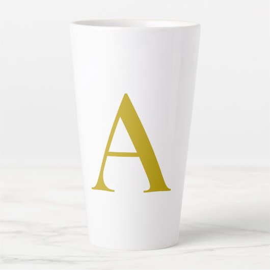 Gouden kleur aangepaste monogram initiaal letter g latte mok (Voorkant)