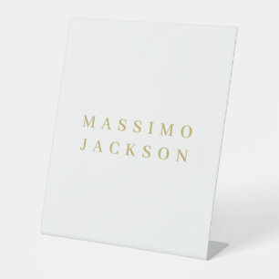 Gouden Kleur Minimalistische Professionele Serif L Reclamebord Met Voetstuk