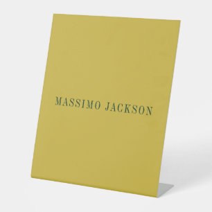 Gouden Kleur Minimalistische Vlakke Moderne  Reclamebord Met Voetstuk