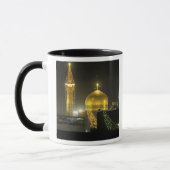 Gouden koepel van het Imam Reza-heiligdomcomplex b Mok (Links)