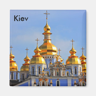 Gouden kopieën van de kathedraal in Kiev genomen i Magneet