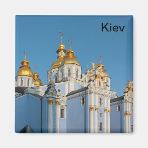 Gouden kopieën van St. Michael in de kathedraal in Magneet