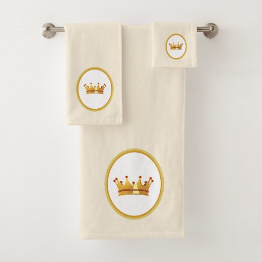 Gouden kroon op zandbeige bad handdoek (Insitu)