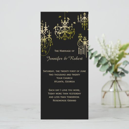 Gouden kroonluchters op zwart posh bruiloft progra programmakaart (Staand voorkant)
