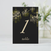 Gouden kroonluchters op zwarte poche trouwtafel ka kaart (Staand voorkant)