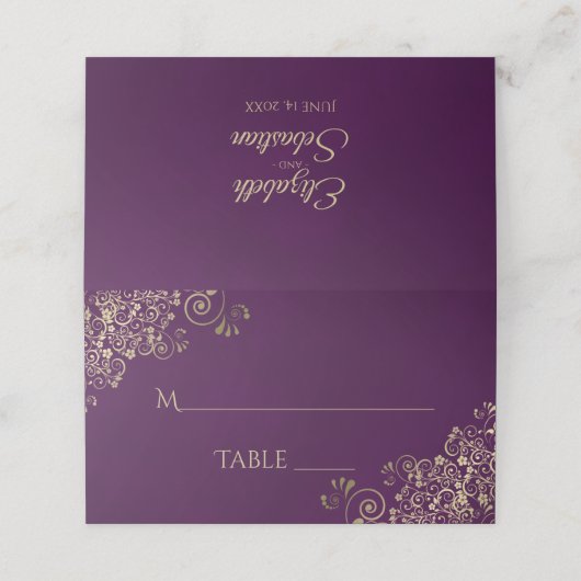 Gouden krullen op Plum Paarse Elegant Wedding Writ Plaatskaartje (Buitenkant ongevouwen)