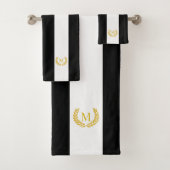 Gouden laurier & Monogram op Zwart & Wit Gestreept Bad Handdoek (Insitu)