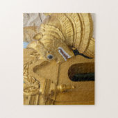 Gouden Leeuwenbeeld Bij Tempel Legpuzzel (Verticaal)