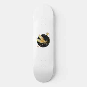 Gouden libel in zwarte cirkel persoonlijk skateboard