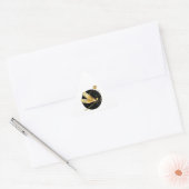 Gouden libel in zwarte cirkel sticker (Envelop)