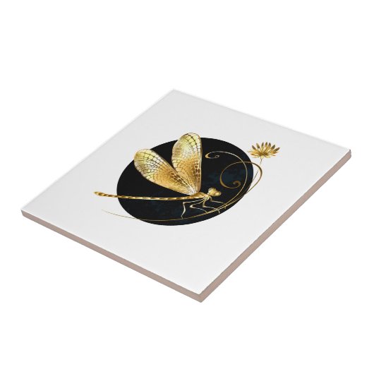 Gouden libel in zwarte cirkel tegeltje (Zijkant)