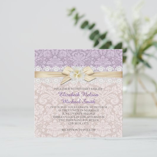 Gouden Lint Bloemenlavendel Damask Bruiloft uitnod Kaart (Staand voorkant)