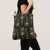Gouden Lotus: Crescent Elegance. Tote Bag (Dichtbij)