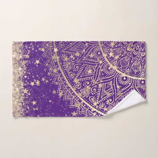 Gouden Lotus Mandala met gouden sterren op Paarse Bad Handdoek (Handdoek)