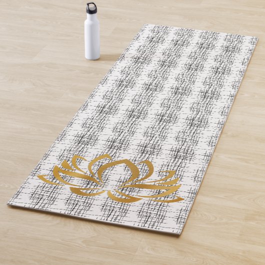 Gouden Lotus Silhouet op Zwart & Wit Patroon Yogamat (In situ)