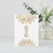 Gouden Mandala & Wit Elegant Chic Save the Date Aankondigingskaart (Staand voorkant)