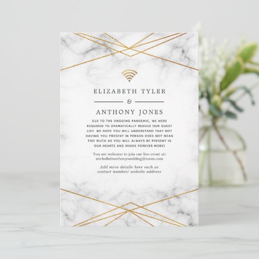 Gouden Marmer Geometrisch Gereduceerd Trouwfeest B Aankondiging (Staand voorkant)