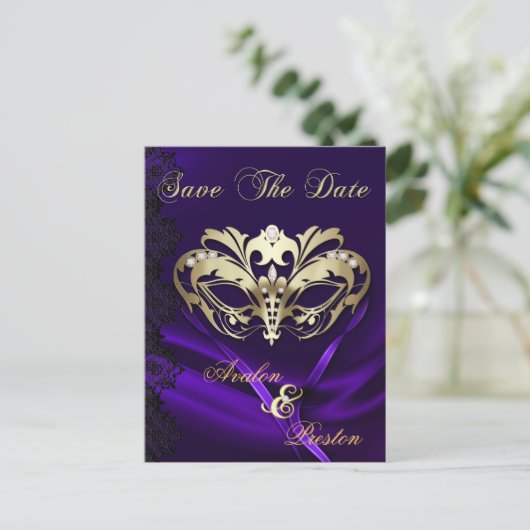 Gouden Masquerade Paarse juweel Bewaar de datum Aankondigingskaart (Staand voorkant)