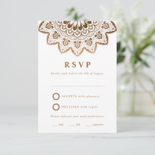 Gouden Medaillon Elegante Mandala Bruiloft RSVP (Staand voorkant)