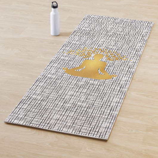 Gouden Mediterende Man met Boomtakken Yogamat (In situ)