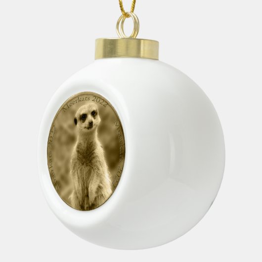 Gouden Meerkat 2022 Munt, kerstkledij Keramische Bal Ornament (Rechts)