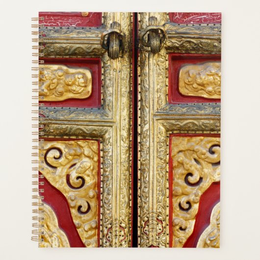 Gouden metaalwerk op deur planner (Voorkant)