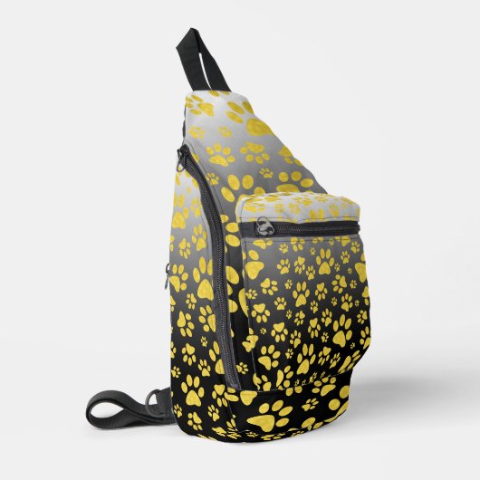 Gouden metalen patroonpoten op gradiëntachtergrond sling bag (Linkerhoek)