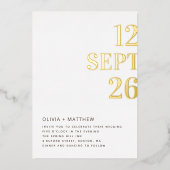 Gouden moderne schone typografie bruiloft + detail folie uitnodiging (Voorkant)