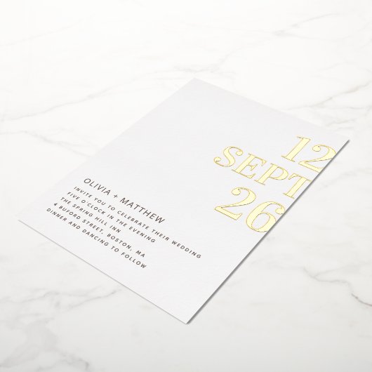 Gouden moderne schone typografie bruiloft + detail folie uitnodiging (Gedraaid)