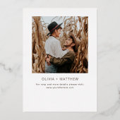 Gouden moderne schone typografie bruiloft + detail folie uitnodiging (Achterkant)