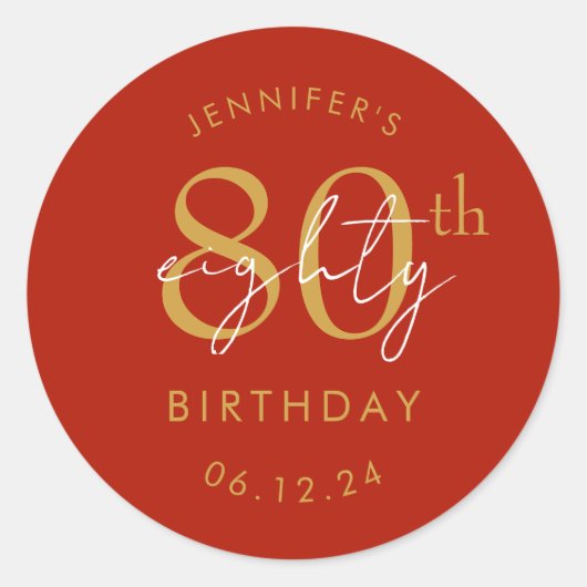 Gouden moderne script 80ste verjaardagsfeest rood ronde sticker (Voorkant)