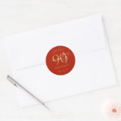 Gouden moderne script 90ste verjaardagsfeest rood  ronde sticker (Envelop)