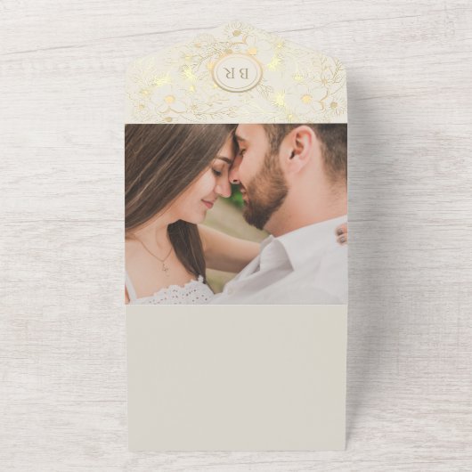 Gouden Monogram Huwelijk QR Code All In One Uitnodiging (Buitenkant)