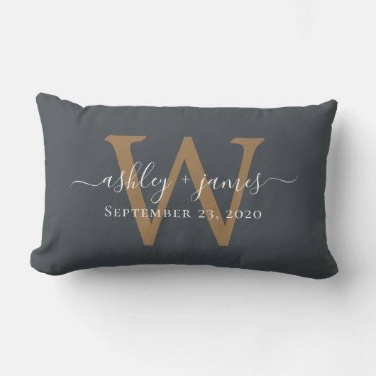 Gouden Monogram Huwelijksdatum Off-Black Kussen (Voorkant)