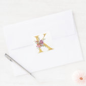 Gouden MONOGRAM letter K met bloemen Vierkante Sticker (Envelop)