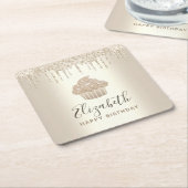 Gouden monogram naam cupcake glittersuikerscript kartonnen onderzetters (Schuin)